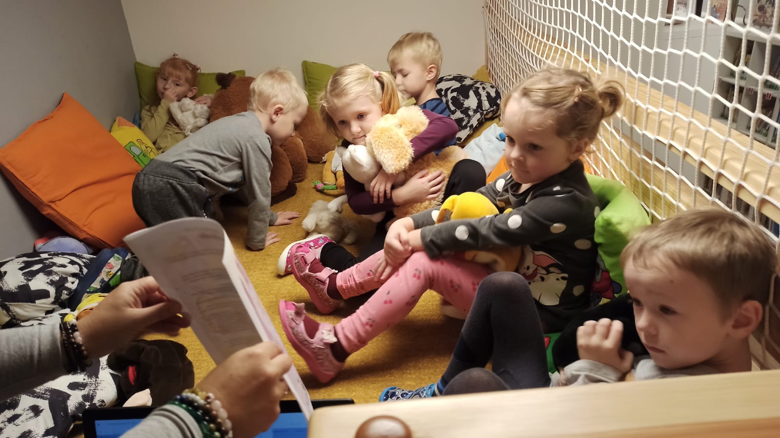 Čtení příběhu o vánočních vločkách